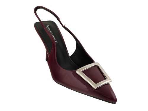 Decolletè slingback verniciate con dettaglio in metallo