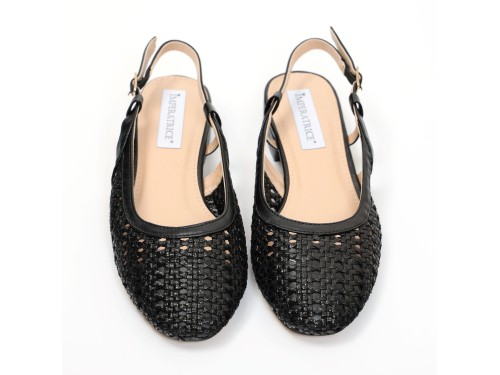 Ballerine slingback in simil pelle con tomaia bucherellata