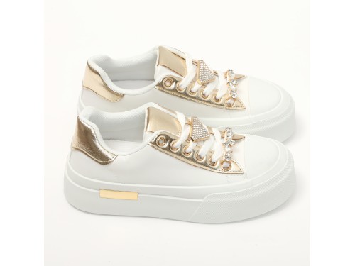 Sneakers in simil pelle con dettagli gioiello