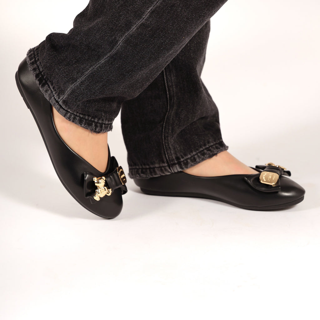 Ballerine in simil pelle con fiocco e dettagli color oro sulla punta- Art.QQ28
