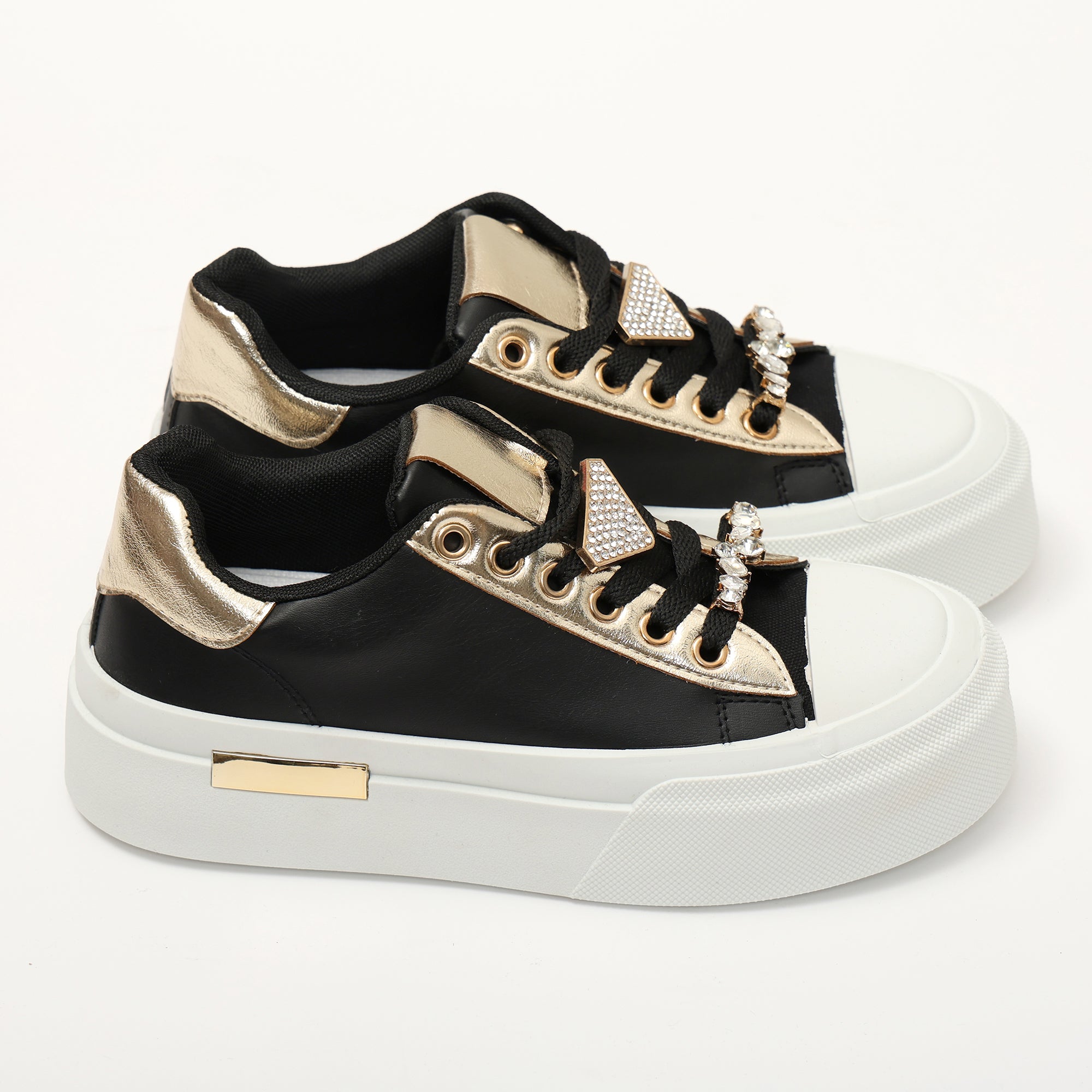 Sneakers in simil pelle con dettagli gioiello- Art.SP532