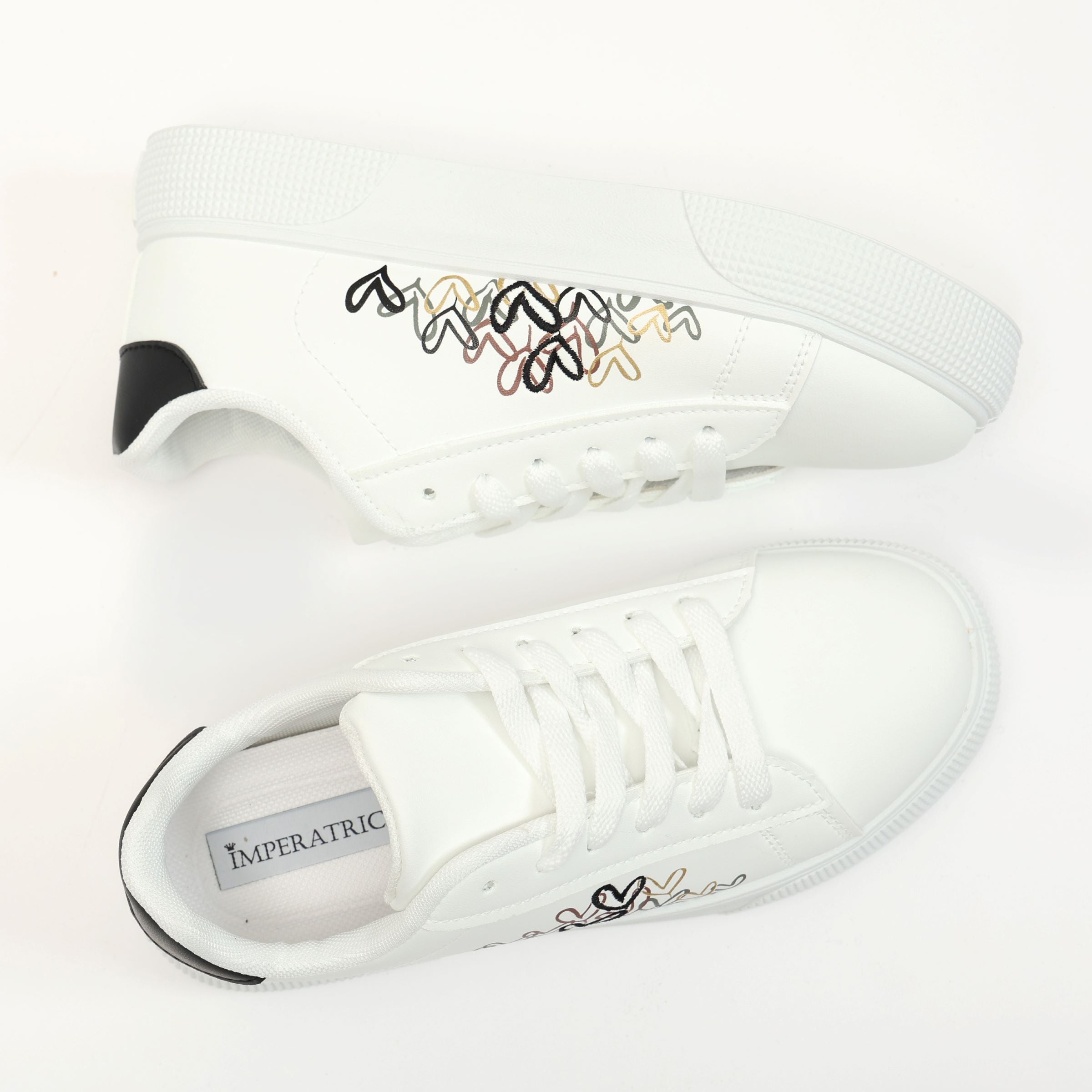 Sneakers in simil pelle con ricamo laterale- Art.BK513