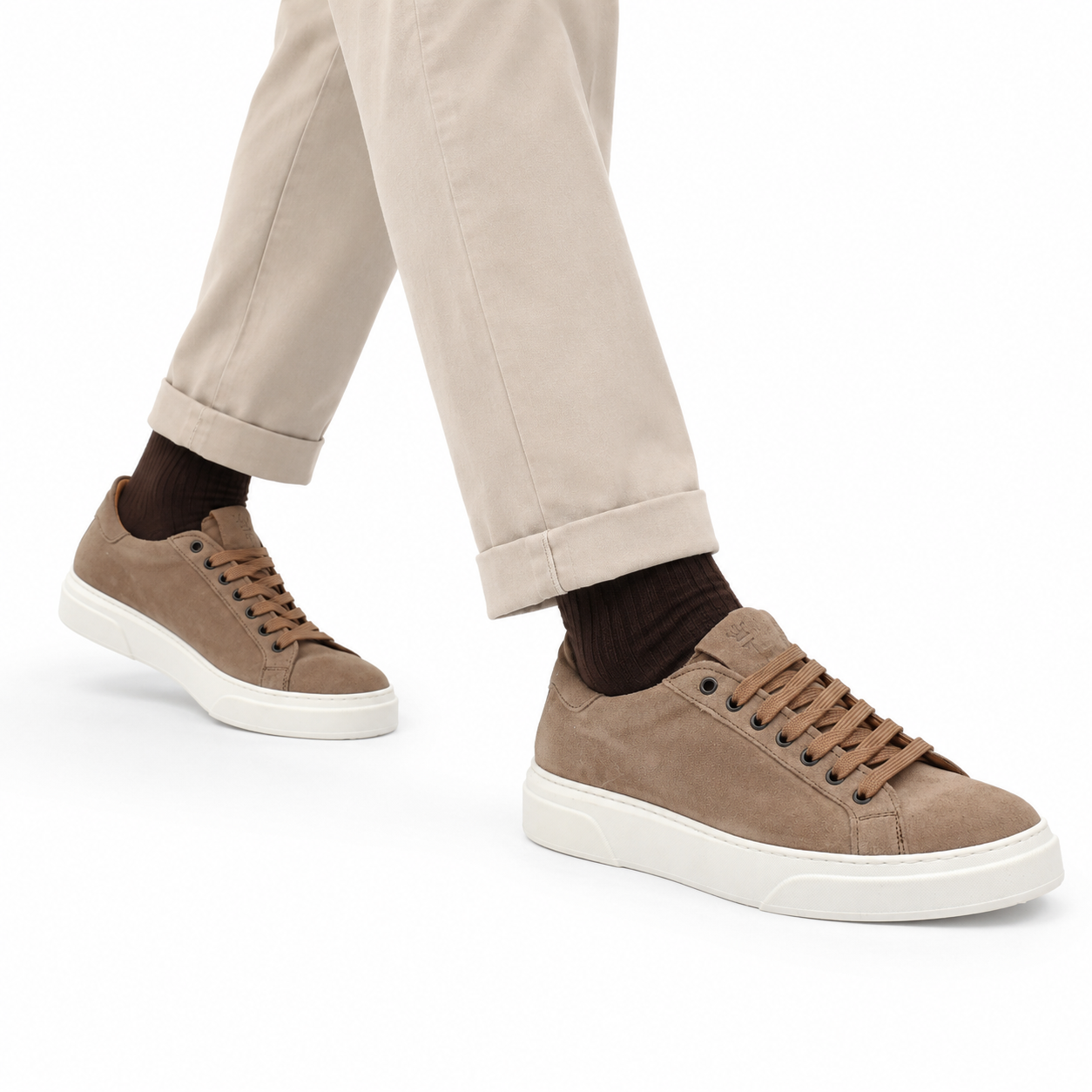 Sneakers stringate in vera pelle scamosciata-Art.6CAMOSCIO