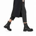 Anfibi in vera pelle con stringhe