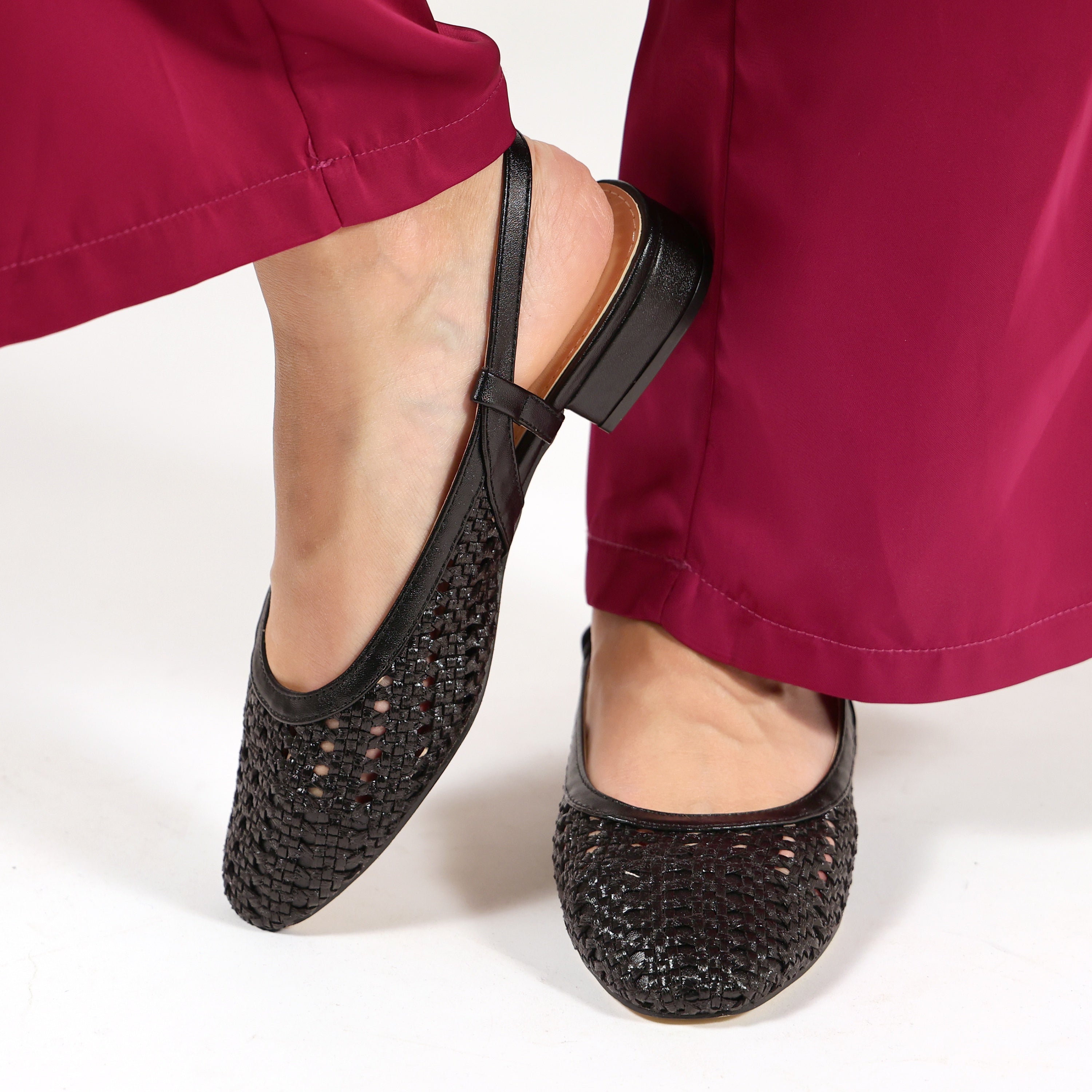 Ballerine slingback in simil pelle con tomaia bucherellata- Art.BK013