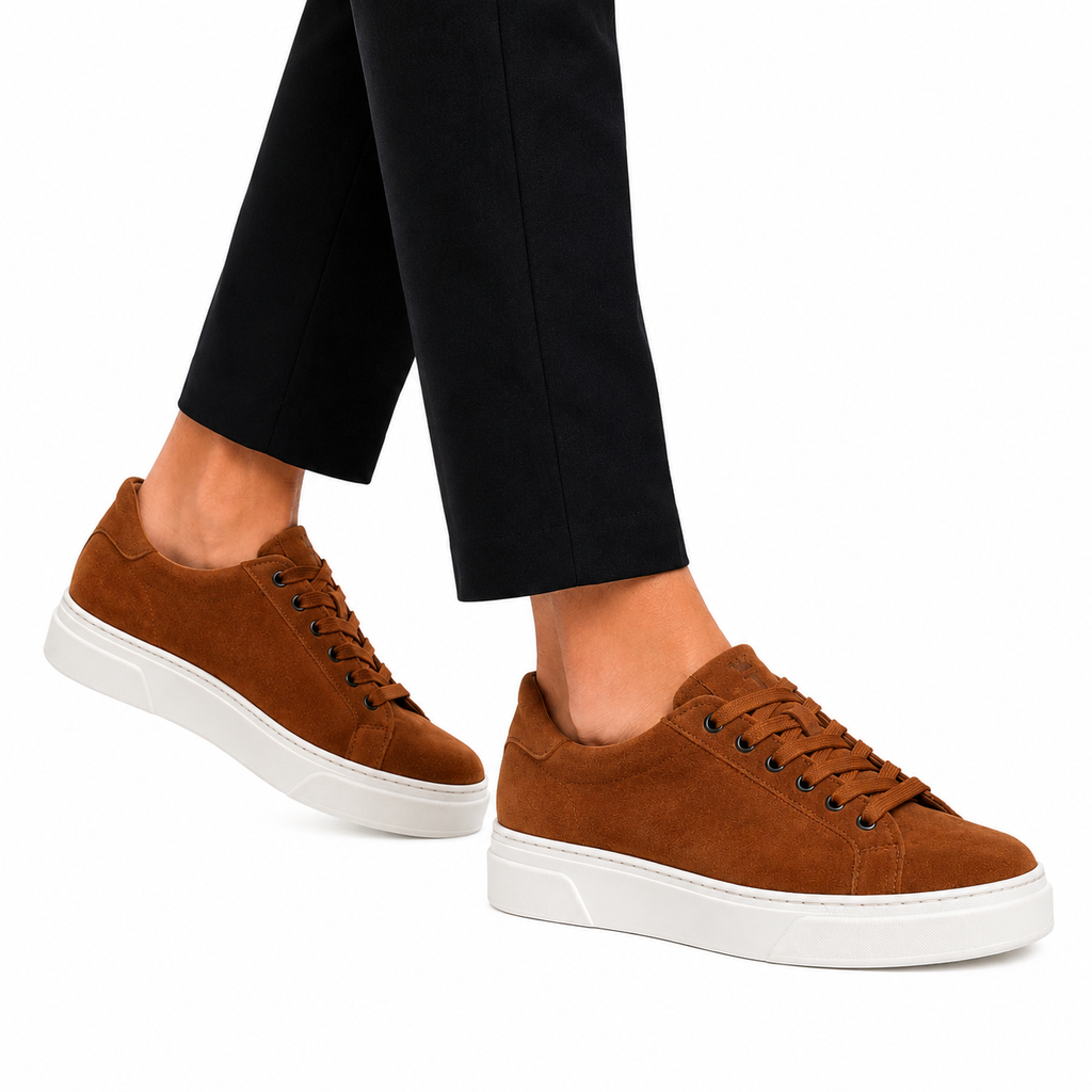 Sneakers stringate in vera pelle scamosciata-Art.6CAMOSCIO