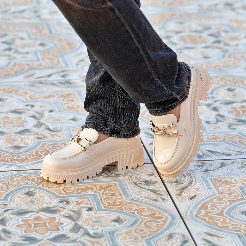 Mocassini platform in simil pelle verniciata con dettaglio color oro- Art.R11