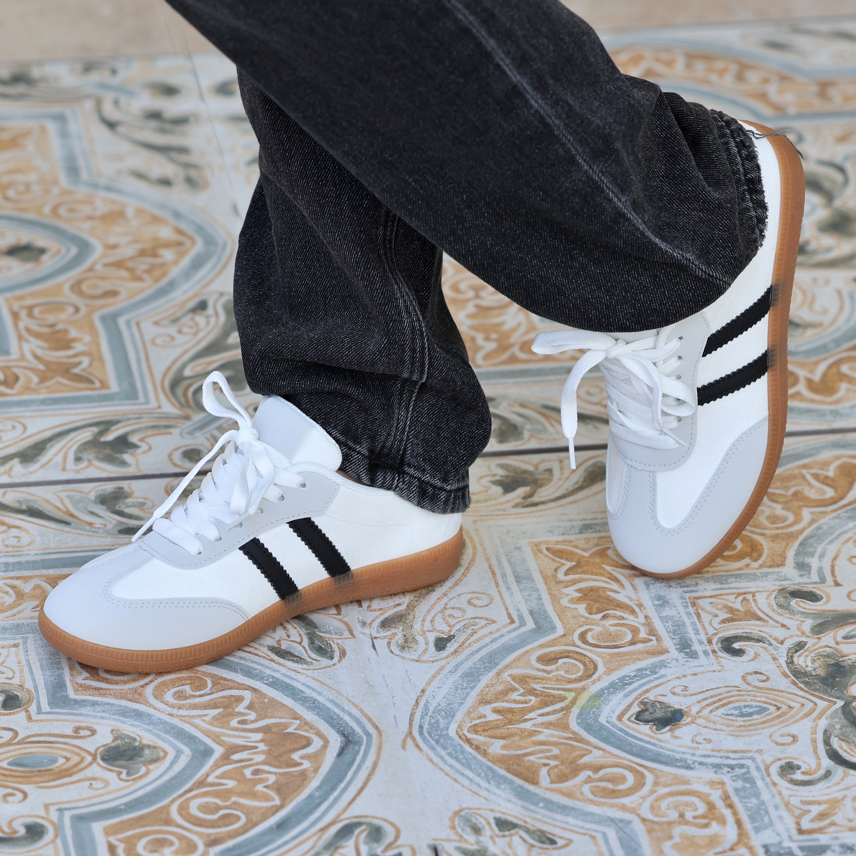 Sneakers in simil pelle scamosciata- Art.A108
