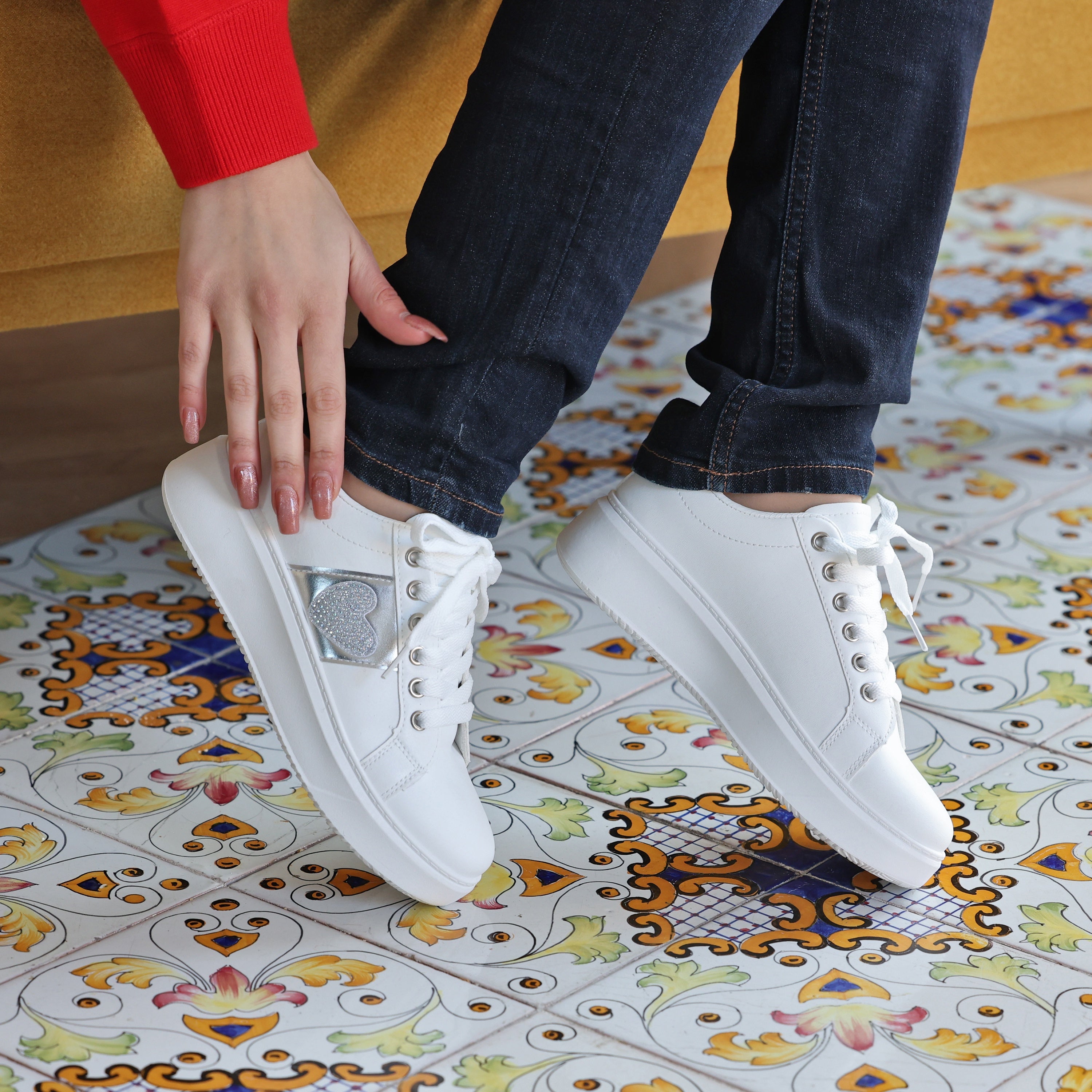 Sneakers in simil pelle con dettaglio strass- Art.BK514