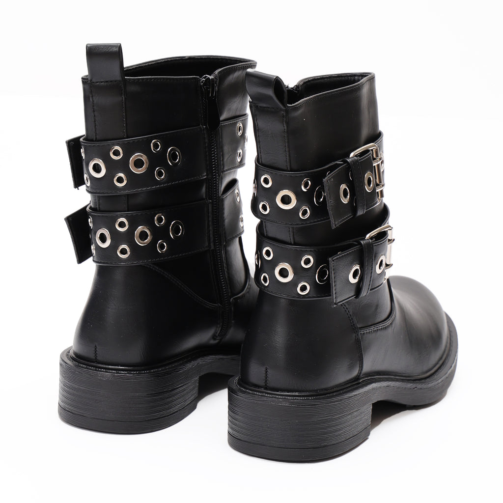 Stivaletto in simil pelle con cinturini - Art.MB61