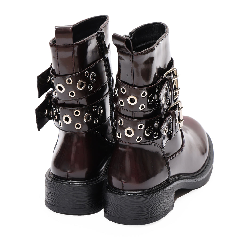 Stivaletto in simil pelle con cinturini - Art.MB61