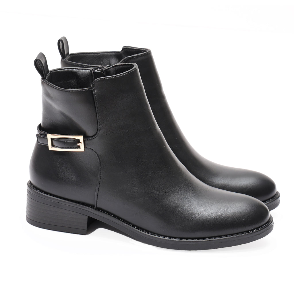 Stivaletti in simil pelle con fibbia dorata- Art.68323