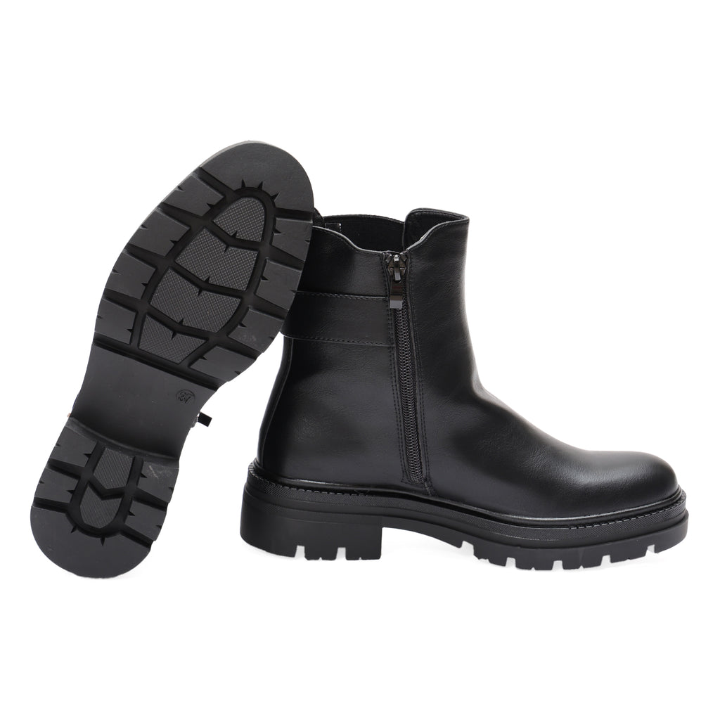 Stivaletto in simil pelle con elastico laterale e fibbia dorata- Art.DMLM8307