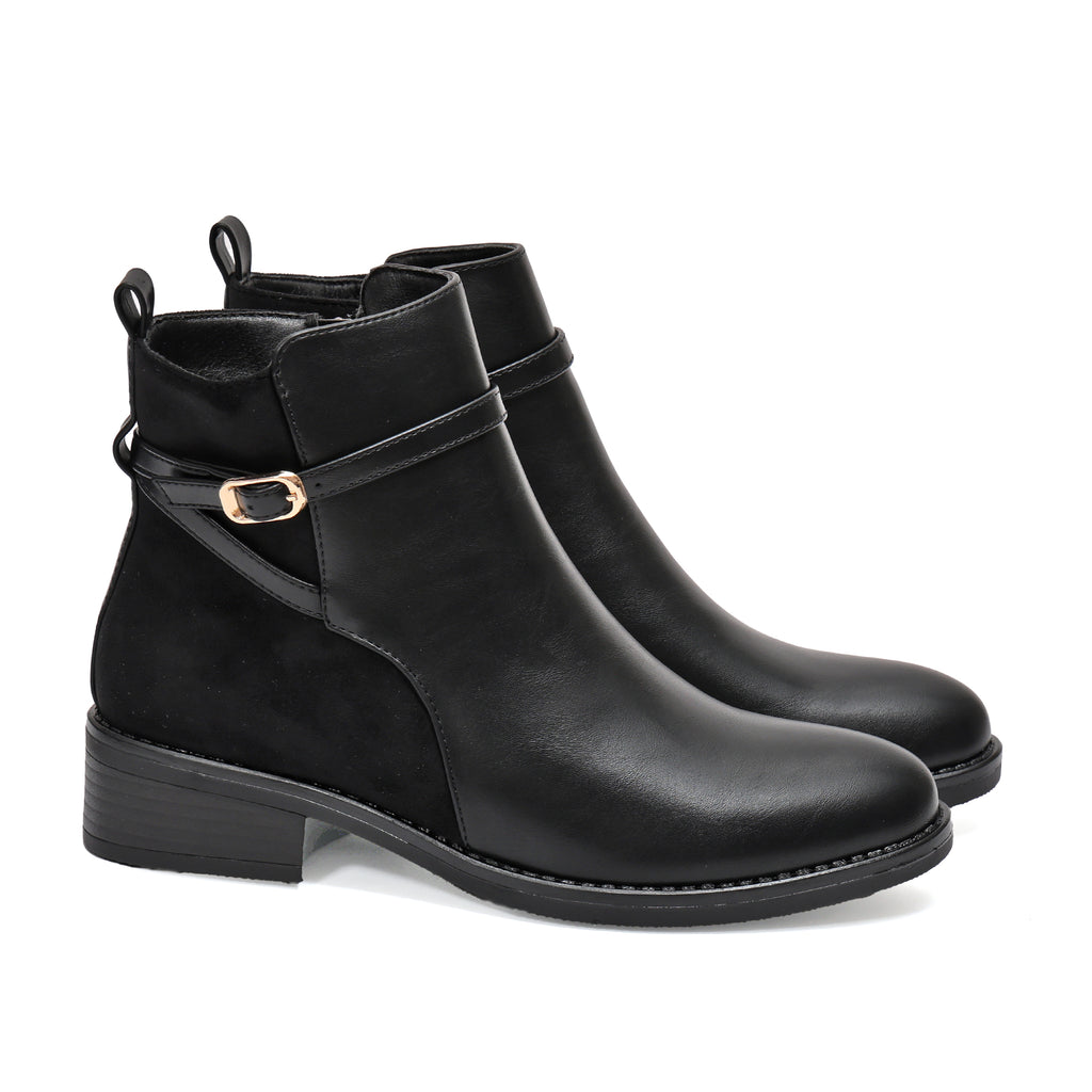 Stivaletto in simil pelle con fibbia dorata- Art.68328