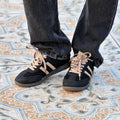 Sneakers in simil pelle scamosciata